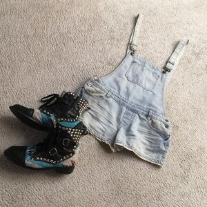 MUDD/ BLUE DISTRESSED EMBROIDERED STRAP LACE HEM SHORTALLS